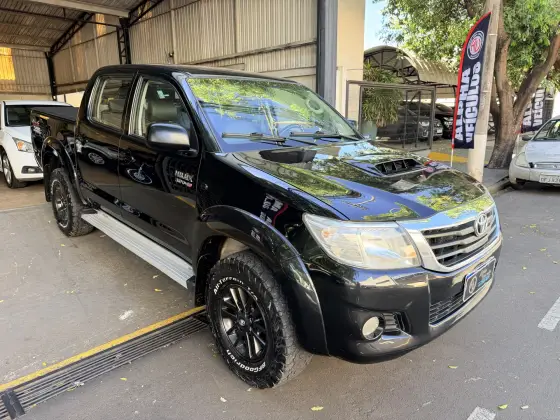 TOYOTA HILUX 3.0 SR 4X4 CD 16V TURBO INTERCOOLER DIESEL 4P AUTOMÁTICO TOYOTA HILUX 3.0 SR 4X4 CD 16V TURBO INTERCOOLER DIESEL 4P AUTOMÁTICO