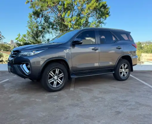 TOYOTA-HILUX SW4-2017