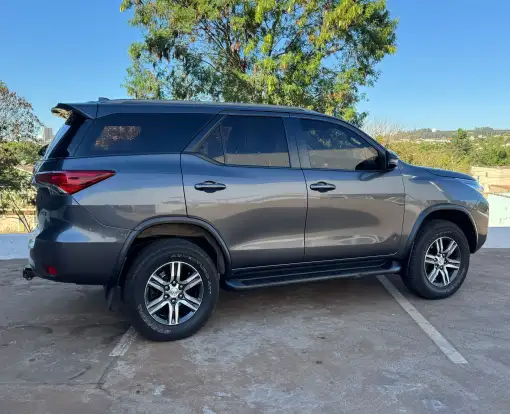 TOYOTA-HILUX SW4-2.7 SR 4X2 16V FLEX 4P AUTOMÁTICO TOYOTA-HILUX SW4-2017