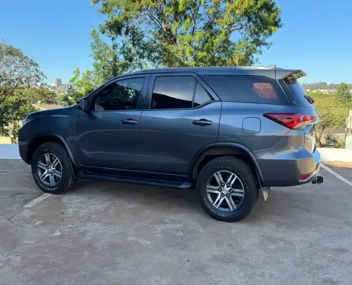 TOYOTA-HILUX SW4-2017