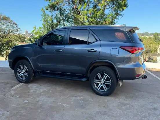 TOYOTA-HILUX SW4-2.7 SR 4X2 16V FLEX 4P AUTOMÁTICO TOYOTA-HILUX SW4-2017
