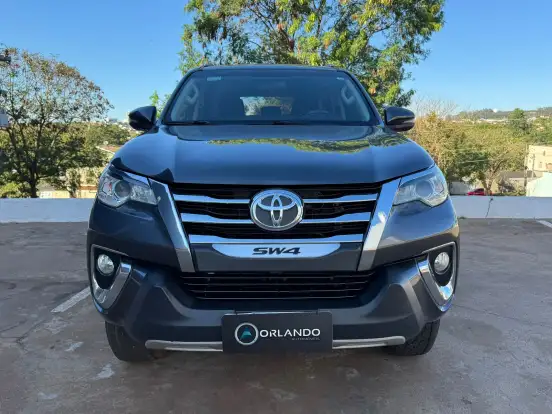TOYOTA-HILUX SW4-2.7 SR 4X2 16V FLEX 4P AUTOMÁTICO TOYOTA-HILUX SW4-2017