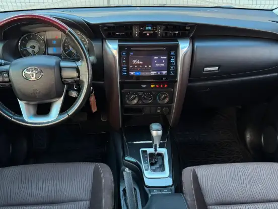 TOYOTA-HILUX SW4-2.7 SR 4X2 16V FLEX 4P AUTOMÁTICO TOYOTA-HILUX SW4-2017