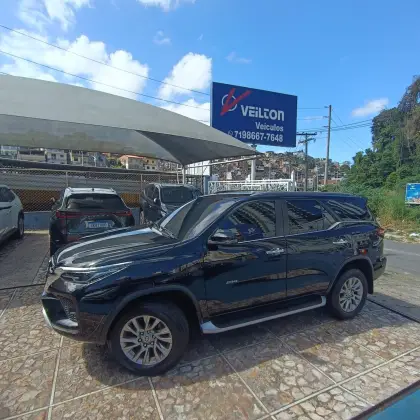 TOYOTA HILUX SW4 2.8 D-4D TURBO DIESEL SRX 7L 4X4 AUTOMÁTICO TOYOTA HILUX SW4 2.8 D-4D TURBO DIESEL SRX 7L 4X4 AUTOMÁTICO