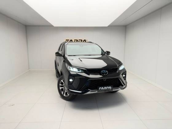 TOYOTA HILUX SW4 2.8 D-4D TURBO DIESEL DIAMOND 7L 4X4 AUTOMÁTICO