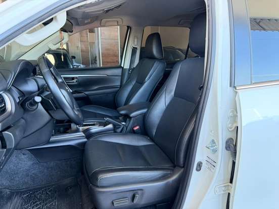 TOYOTA-HILUX SW4-2.8 D-4D TURBO DIESEL SRX 7L 4X4 AUTOMÁTICO TOYOTA-HILUX SW4-2021