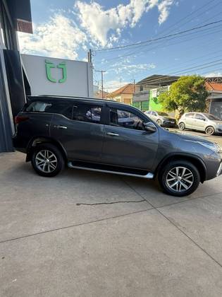 TOYOTA HILUX SW4 2.8 SRX 4X4 16V TURBO INTERCOOLER DIESEL 4P AUTOMÁTICO