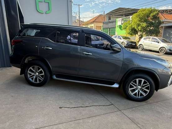 TOYOTA-HILUX SW4-2.8 SRX 4X4 16V TURBO INTERCOOLER DIESEL 4P AUTOMÁTICO TOYOTA-HILUX SW4-2019
