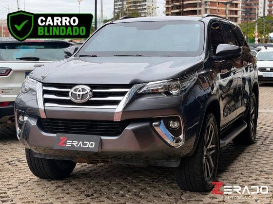 TOYOTA HILUX SW4 2.8 SRX 4X4 7 LUGARES 16V TURBO INTERCOOLER DIESEL 4P AUTOMÁTICO