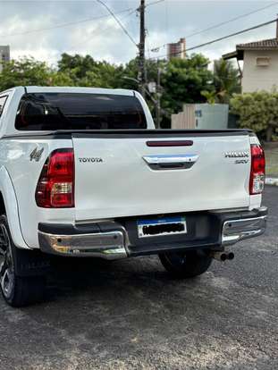 TOYOTA-HILUX-2.8 D-4D TURBO DIESEL CD SRV 4X4 AUTOMÁTICO TOYOTA-HILUX-2022