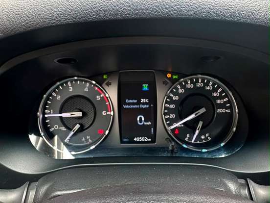 TOYOTA-HILUX-2.8 D-4D TURBO DIESEL CD SRV 4X4 AUTOMÁTICO TOYOTA-HILUX-2022