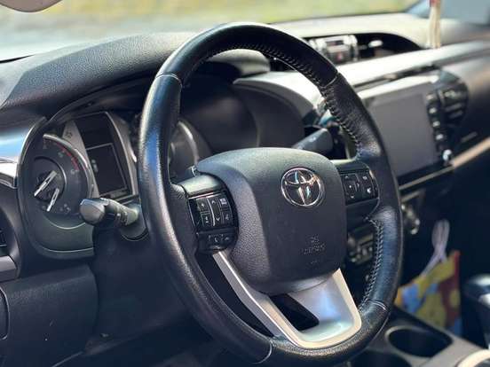 TOYOTA-HILUX-2.8 D-4D TURBO DIESEL CD SRV 4X4 AUTOMÁTICO TOYOTA-HILUX-2022