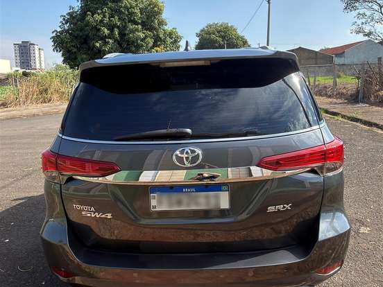 TOYOTA-HILUX SW4-2.8 SRX 4X4 7 LUGARES 16V TURBO INTERCOOLER DIESEL 4P AUTOMÁTICO TOYOTA-HILUX SW4-2016