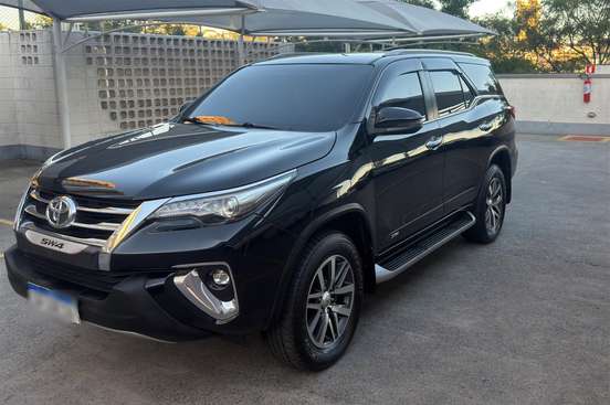 TOYOTA-HILUX SW4-2.8 SRX 4X4 7 LUGARES 16V TURBO INTERCOOLER DIESEL 4P AUTOMÁTICO TOYOTA-HILUX SW4-2018