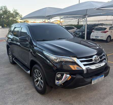 TOYOTA-HILUX SW4-2.8 SRX 4X4 7 LUGARES 16V TURBO INTERCOOLER DIESEL 4P AUTOMÁTICO TOYOTA-HILUX SW4-2018