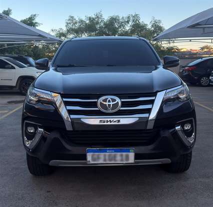 TOYOTA-HILUX SW4-2.8 SRX 4X4 7 LUGARES 16V TURBO INTERCOOLER DIESEL 4P AUTOMÁTICO TOYOTA-HILUX SW4-2018