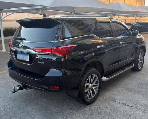 TOYOTA-HILUX SW4-2.8 SRX 4X4 7 LUGARES 16V TURBO INTERCOOLER DIESEL 4P AUTOMÁTICO TOYOTA-HILUX SW4-2018