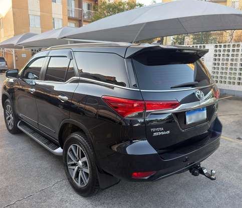 TOYOTA-HILUX SW4-2.8 SRX 4X4 7 LUGARES 16V TURBO INTERCOOLER DIESEL 4P AUTOMÁTICO TOYOTA-HILUX SW4-2018