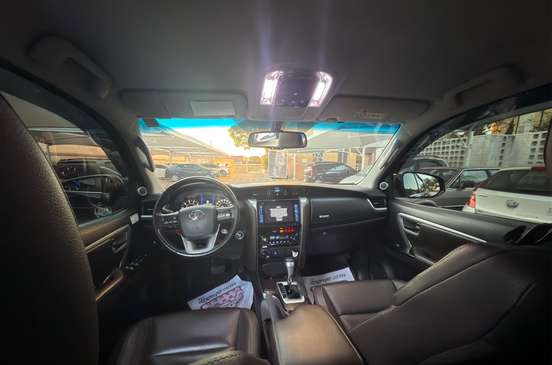 TOYOTA-HILUX SW4-2.8 SRX 4X4 7 LUGARES 16V TURBO INTERCOOLER DIESEL 4P AUTOMÁTICO TOYOTA-HILUX SW4-2018