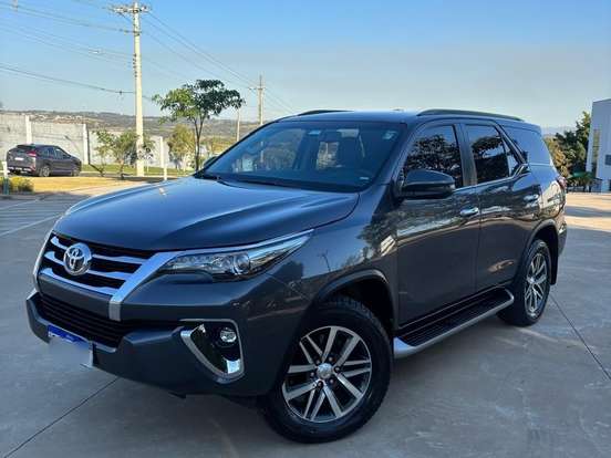 TOYOTA-HILUX SW4-2.8 SRX 4X4 7 LUGARES 16V TURBO INTERCOOLER DIESEL 4P AUTOMÁTICO TOYOTA-HILUX SW4-2020