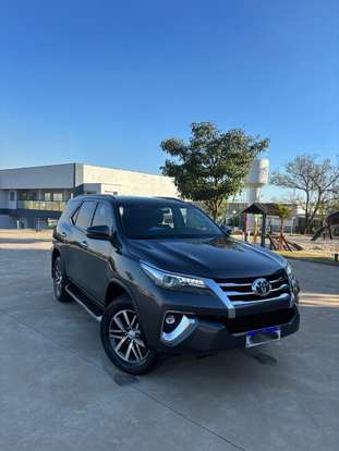 TOYOTA-HILUX SW4-2020