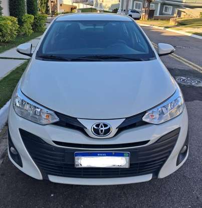 TOYOTA-YARIS-2019