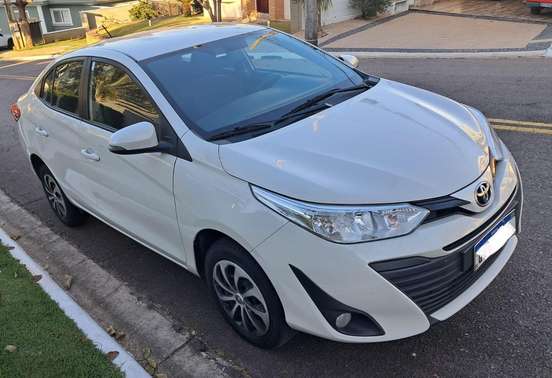 TOYOTA-YARIS-2019