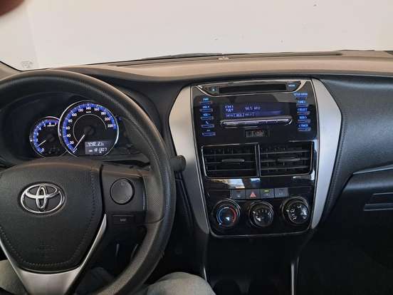 TOYOTA-YARIS-2019