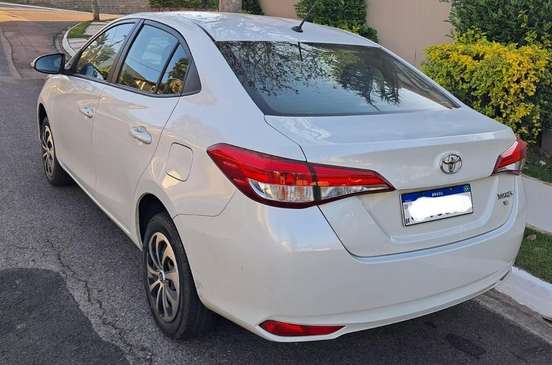 TOYOTA-YARIS-2019
