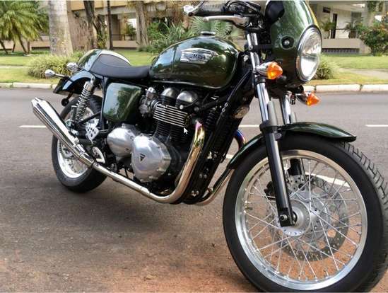 TRIUMPH-THRUXTON-2014