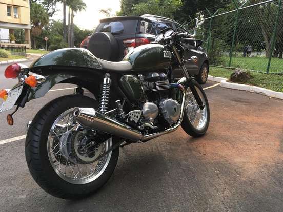 TRIUMPH-THRUXTON-2014