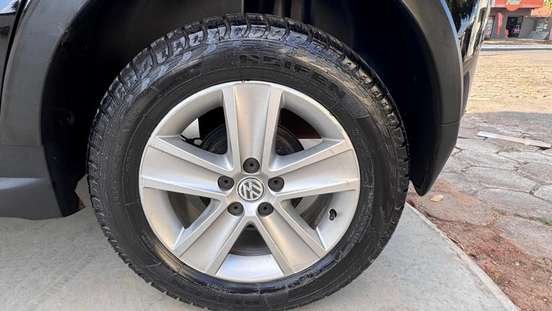 VOLKSWAGEN-CROSSFOX-2010