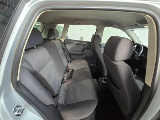 VOLKSWAGEN-POLO-2011