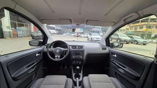 VOLKSWAGEN-FOX-2012