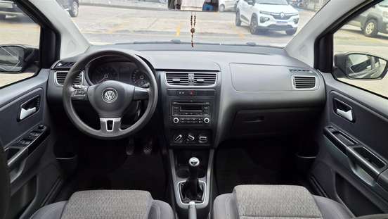 VOLKSWAGEN-FOX-2012
