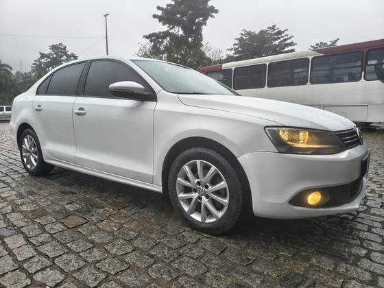 VOLKSWAGEN JETTA 2.0 COMFORTLINE FLEX 4P TIPTRONIC