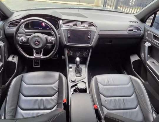 VOLKSWAGEN-TIGUAN-2021