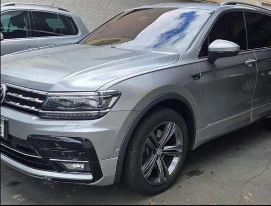 VOLKSWAGEN-TIGUAN-2021