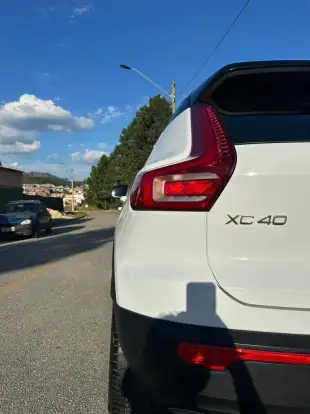 VOLVO-XC40-2019