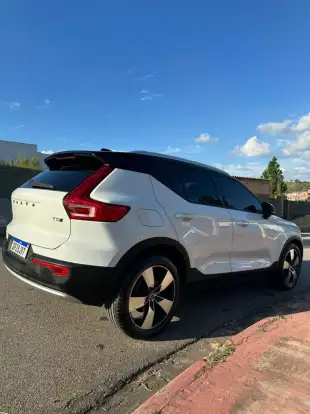 VOLVO-XC40-2019