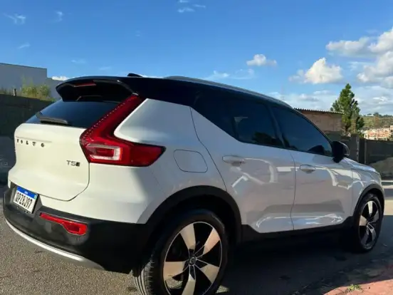 VOLVO-XC40-2.0 T5 GASOLINA MOMENTUM AWD GEARTRONIC VOLVO-XC40-2019