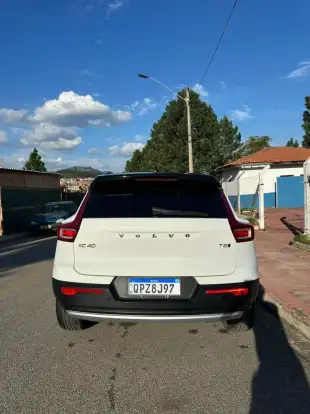 VOLVO-XC40-2019