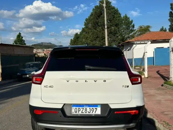 VOLVO-XC40-2.0 T5 GASOLINA MOMENTUM AWD GEARTRONIC VOLVO-XC40-2019