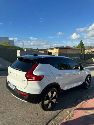 VOLVO-XC40-2019