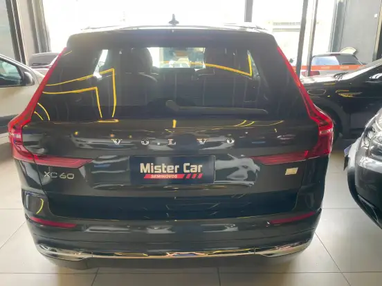 VOLVO-XC60-2021