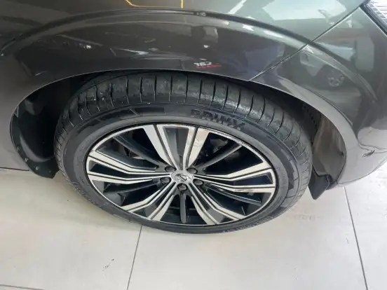 VOLVO-XC60-2021
