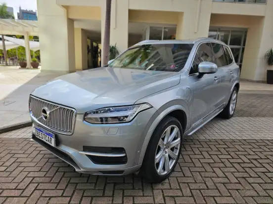 VOLVO-XC90-2017