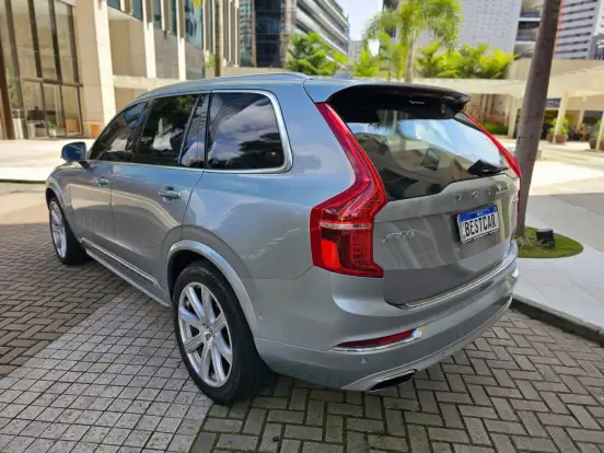VOLVO-XC90-2017