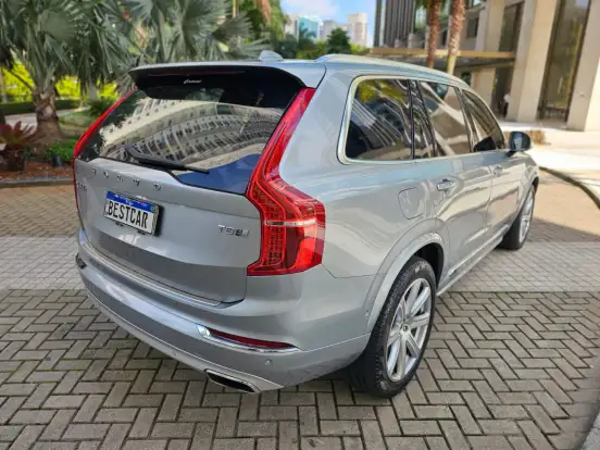 VOLVO-XC90-2017