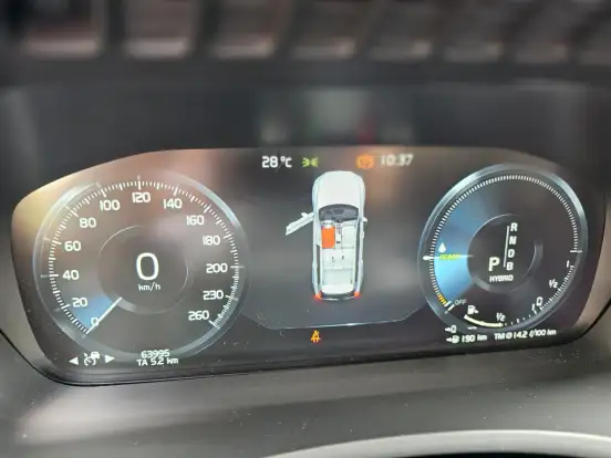VOLVO-XC90-2017